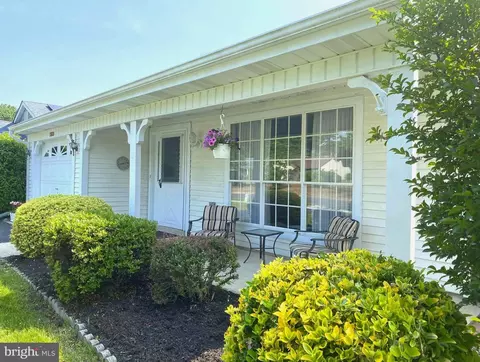 155 Buckingham Dr, Southampton, NJ 08088