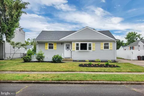18 Woodbine Ave, Maple Shade, NJ 08052