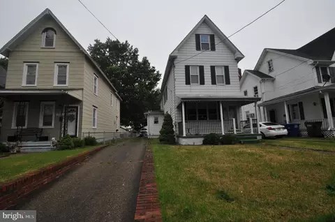 207 Delaware Ave, Riverside, NJ 08075