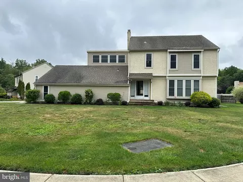 18 Rose Ct, Mount Laurel, NJ 08054
