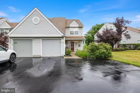 211 Birch Hollow Dr, Bordentown, NJ 08505