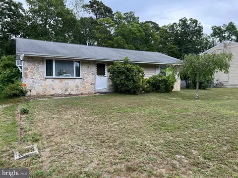 8 Bella Coola Trl, Browns Mills, NJ 08015