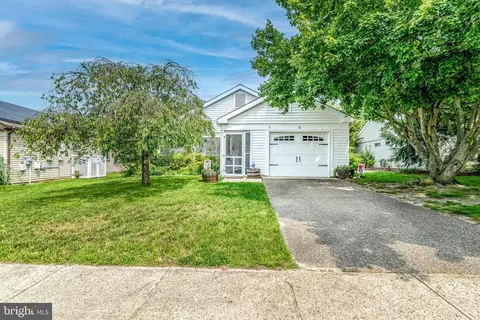 6 Banbury Ln, Southampton, NJ 08088