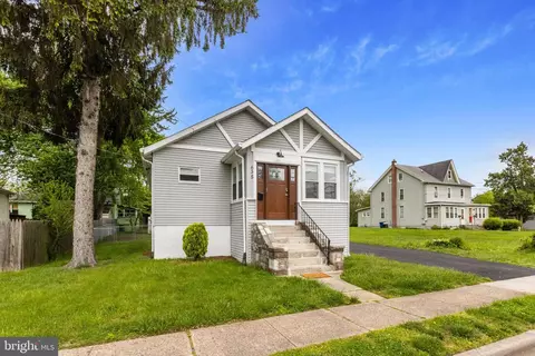 635 N Forklanding Rd, Maple Shade, NJ 08052