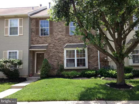 308 Fountain Hall Ct, Mount Laurel, NJ 08054