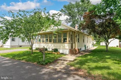 1734 Jefferson St, Cinnaminson, NJ 08077