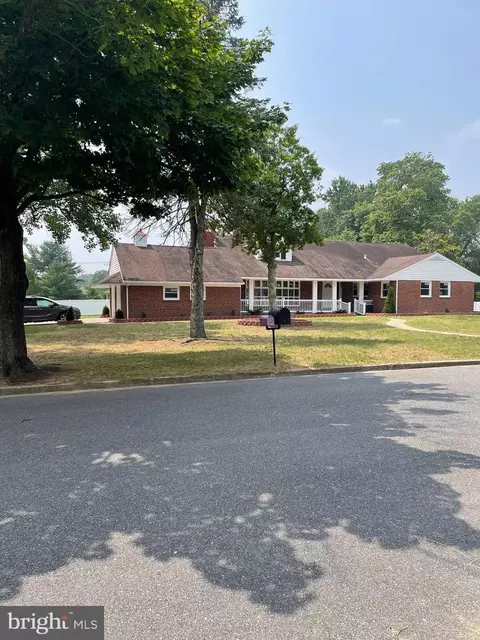22 Beechwood Ave, Burlington, NJ 08016