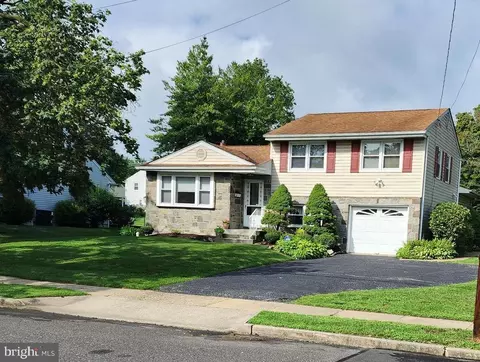 2153 Laurel Dr, Cinnaminson, NJ 08077
