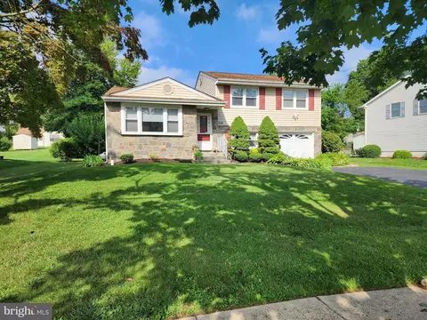 2153 Laurel Dr, Cinnaminson, NJ 08077 photo 2