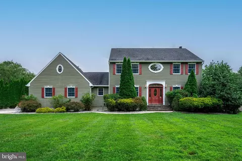 8 Meadowview Dr, Shamong, NJ 08088