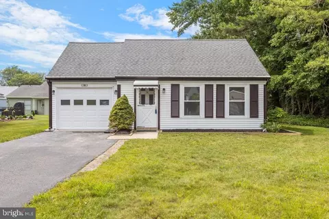 16 Heather Pl, Southampton, NJ 08088