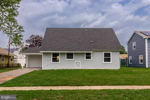71 Boxwood Ln, Willingboro, NJ 08046