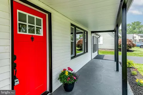 17 Harper Ln, Willingboro, NJ 08046