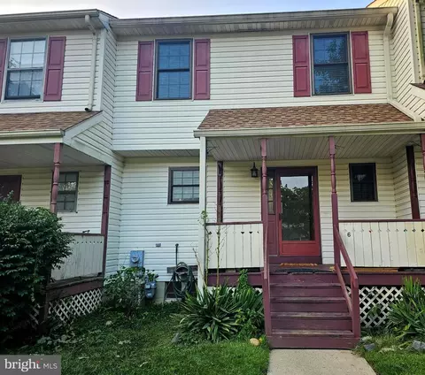 6 Gloria Ct, Mount Holly, NJ 08060