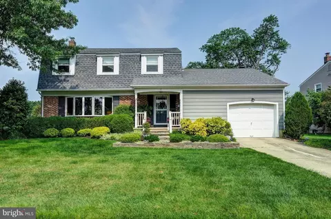 17 Kenton Ave, Marlton, NJ 08053