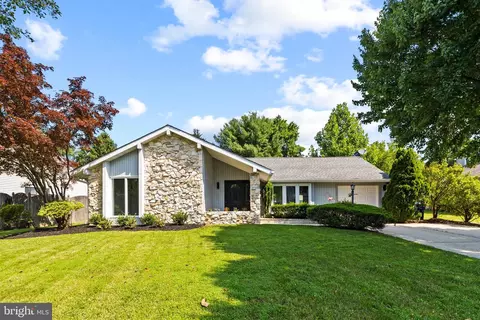62 Stratford Ln, Mount Laurel, NJ 08054