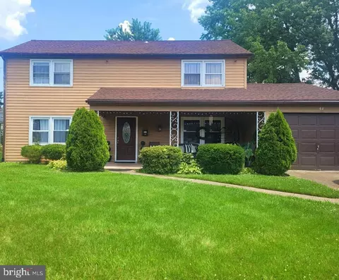 68 Hawthorne Ln, Willingboro, NJ 08046