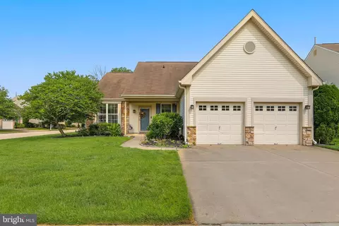 44 Larkspur Dr, Marlton, NJ 08053