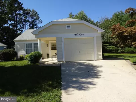 35 New Castle Dr, Southampton, NJ 08088