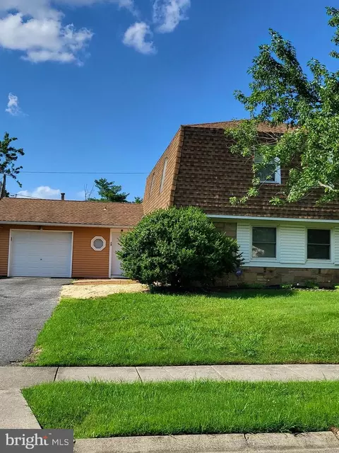 18 Elmire Ln, Willingboro, NJ 08046