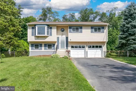 3 Seeley Dr, Westampton, NJ 08060