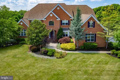 13 Legends Ln, Columbus, NJ 08022