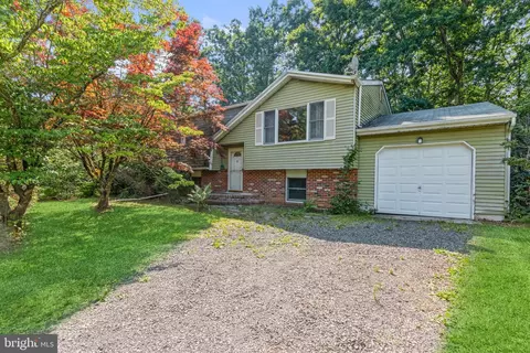 5 Goose Pond Rd, Tabernacle, NJ 08088