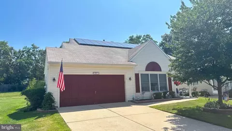 37 Sunset Ln, Columbus, NJ 08022