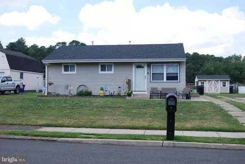 4 Stagecoach Rd, Southampton, NJ 08088