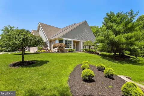 25 Lavender Ct, Marlton, NJ 08053