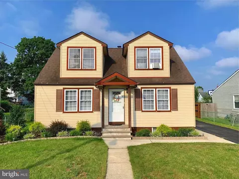 7 Parker Ave, Burlington, NJ 08016