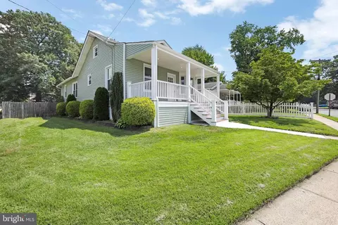 203 S Forklanding Rd, Maple Shade, NJ 08052