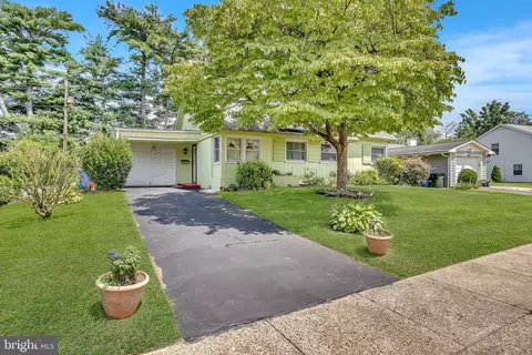 32 Surrey Ln, Willingboro, NJ 08046