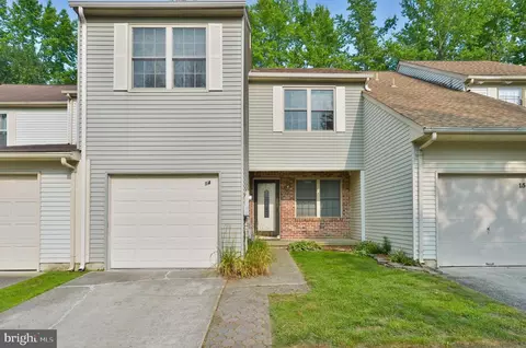14 Bretshire Ct, Medford, NJ 08055