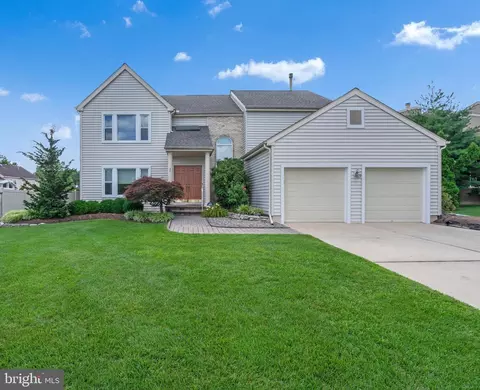 27 Hawk Ln, Marlton, NJ 08053