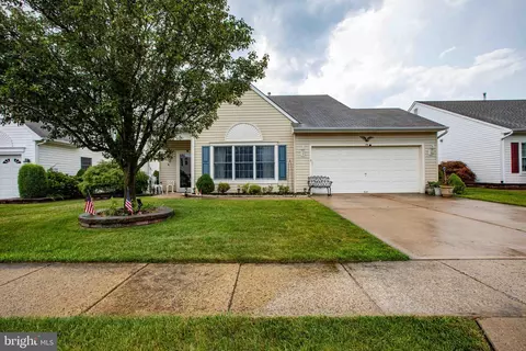 75 Wagon Wheel Ln, Columbus, NJ 08022