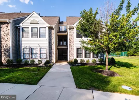 8 Sheffield Dr, Marlton, NJ 08053