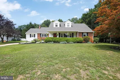 8 Georgia Trl, Medford, NJ 08055