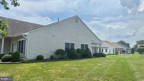 73 Cottage Ln E, Columbus, NJ 08022 photo 3