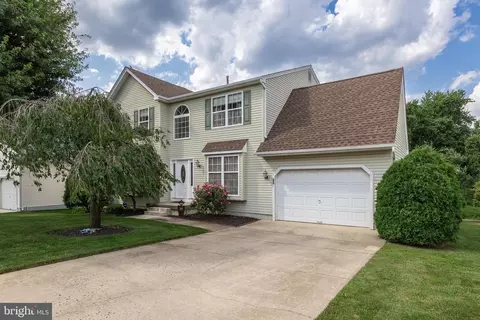 40 Ashley Dr, Delran, NJ 08075