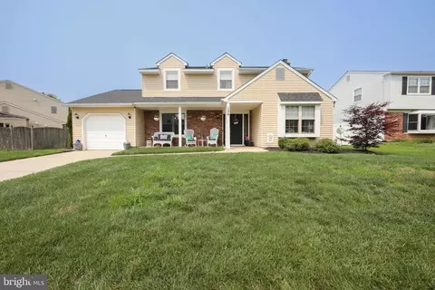 136 Thornwood Dr, Marlton, NJ 08053