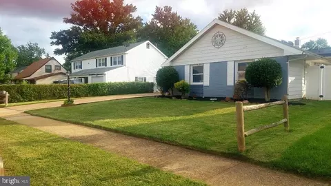 37 Hewlet Ln, Willingboro, NJ 08046