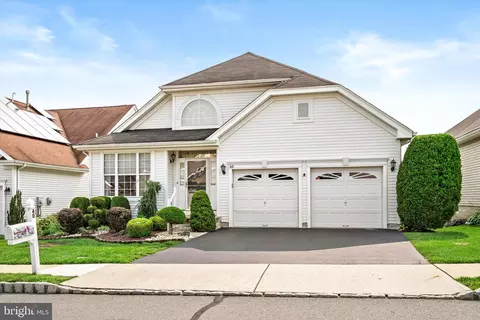 40 Honey Flower Dr, Trenton, NJ 08620
