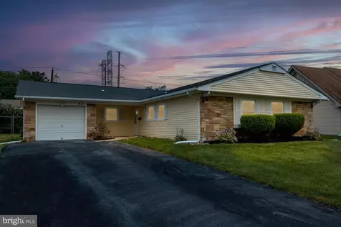 43 Globe Ln, Willingboro, NJ 08046