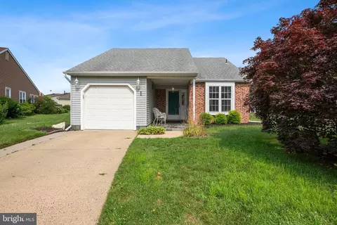 1 Ivory Ct, Mount Laurel, NJ 08054