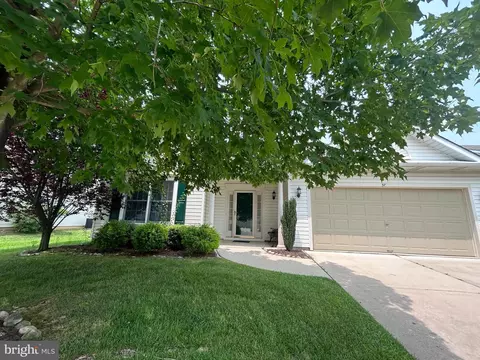 37 Wagon Wheel Ln, Columbus, NJ 08022