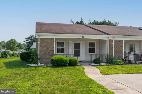 5 Cheshire Ct, Southampton, NJ 08088