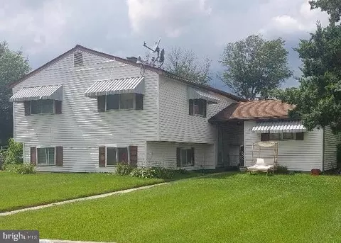 233 College Dr, Pemberton, NJ 08068