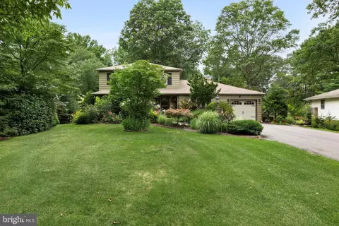 28 Taunton Rd, Medford, NJ 08055