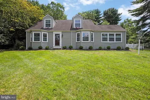 102 Fellowship Rd, Moorestown, NJ 08057
